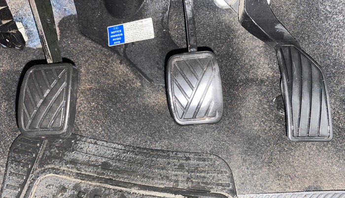 2016 Maruti Swift ZXI, Petrol, Manual, 1,05,195 km, Pedals