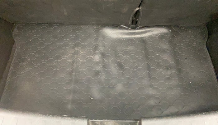 2016 Maruti Swift ZXI, Petrol, Manual, 1,05,195 km, Boot Inside