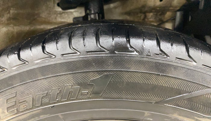 2016 Maruti Swift ZXI, Petrol, Manual, 1,05,195 km, Right Front Tyre Tread