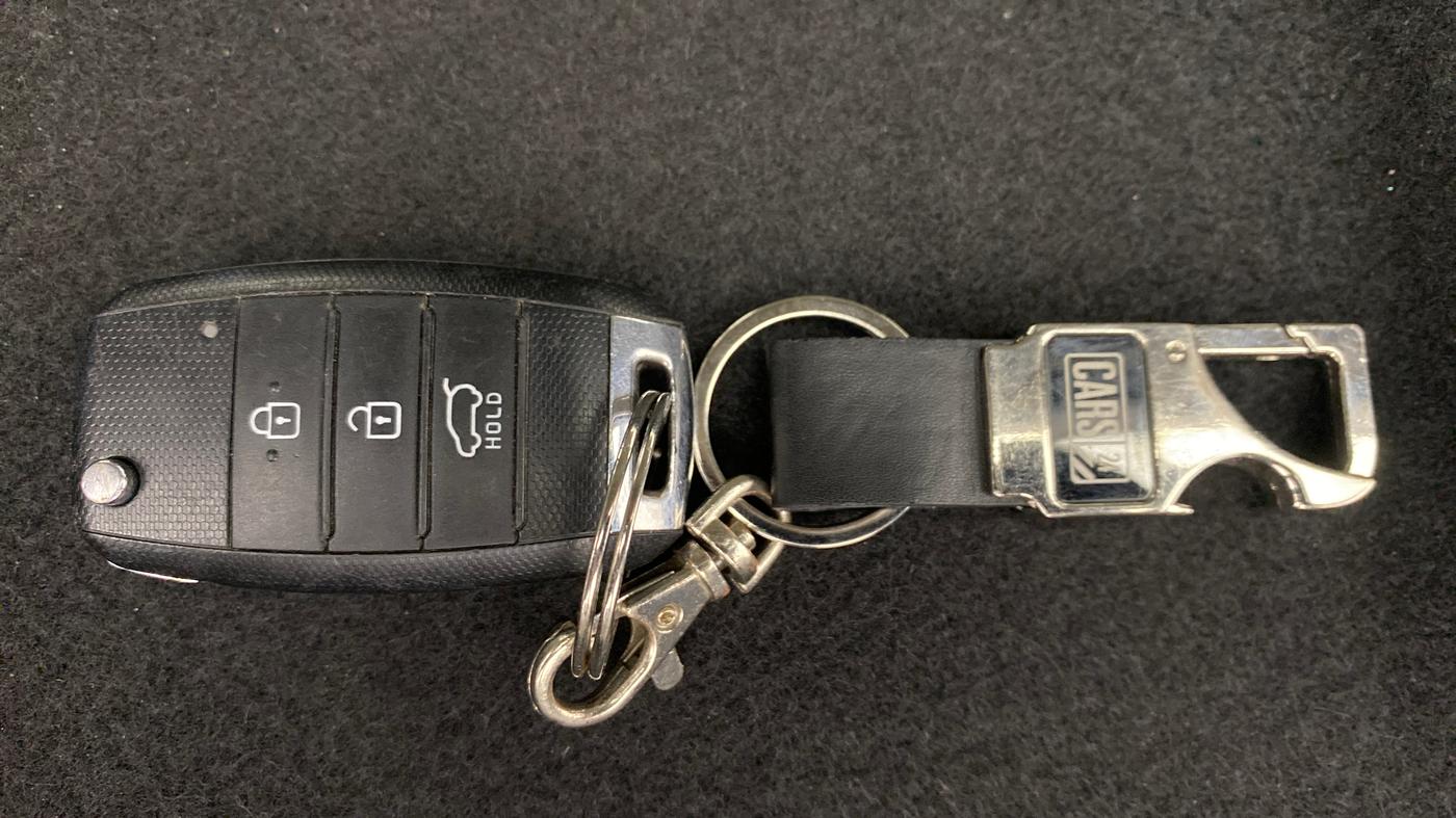 2020 KIA SONET HTK PLUS, Petrol, Manual, 38,471 km, Key Close Up