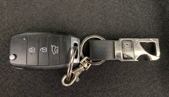 2020 KIA SONET HTK PLUS, Petrol, Manual, 38,471 km, Key Close Up