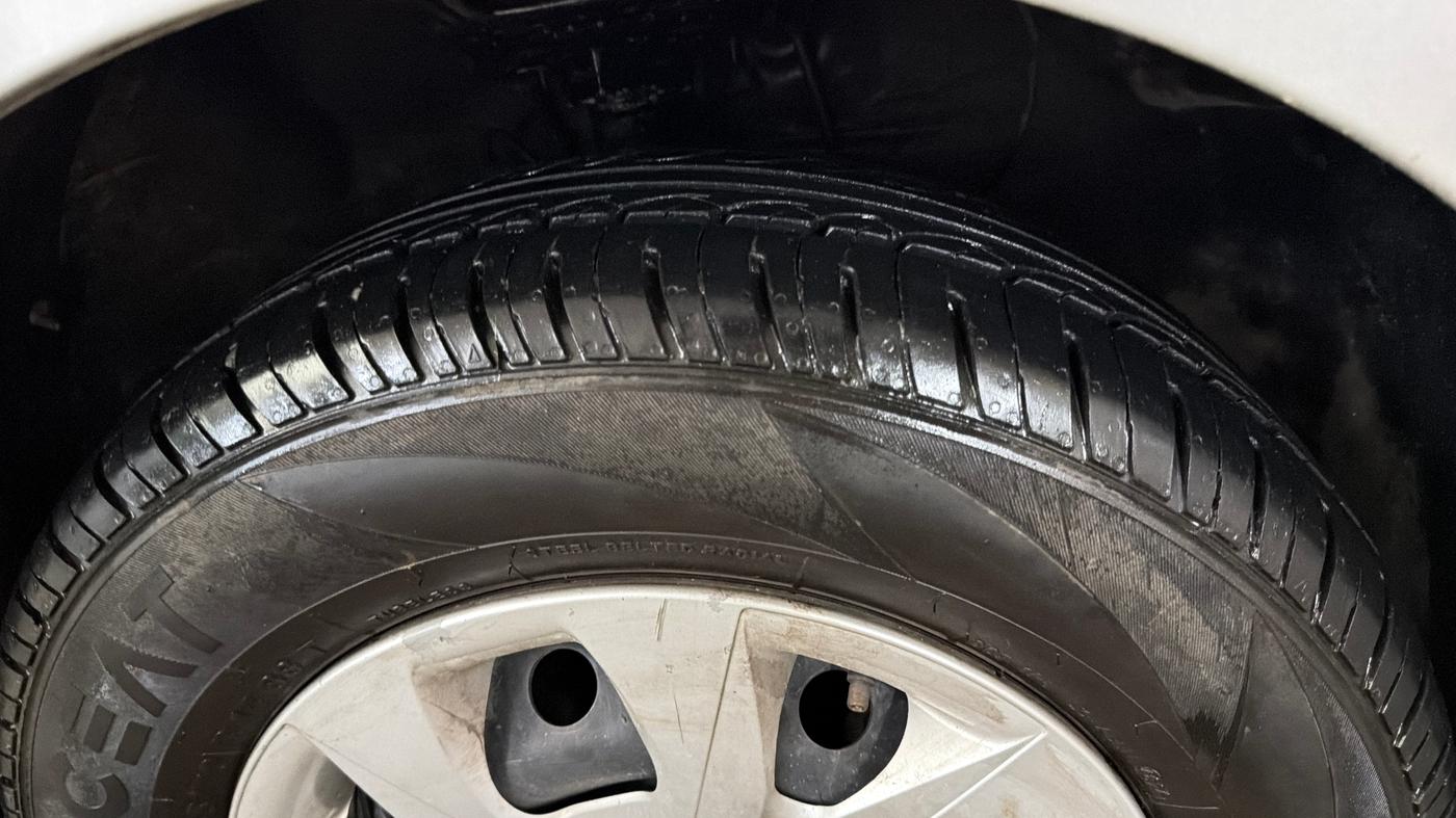 2018 Hyundai Elite i20 SPORTZ 1.2, Petrol, Manual, 1,00,200 km, Right Front Tyre Tread