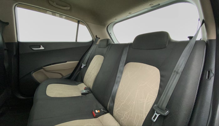 2017 Hyundai Grand i10 SPORTZ AT 1.2 KAPPA VTVT, Petrol, Automatic, 83,927 km, Right Side Rear Door Cabin
