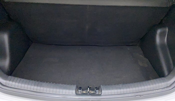 2017 Hyundai Grand i10 SPORTZ AT 1.2 KAPPA VTVT, Petrol, Automatic, 83,927 km, Boot Inside
