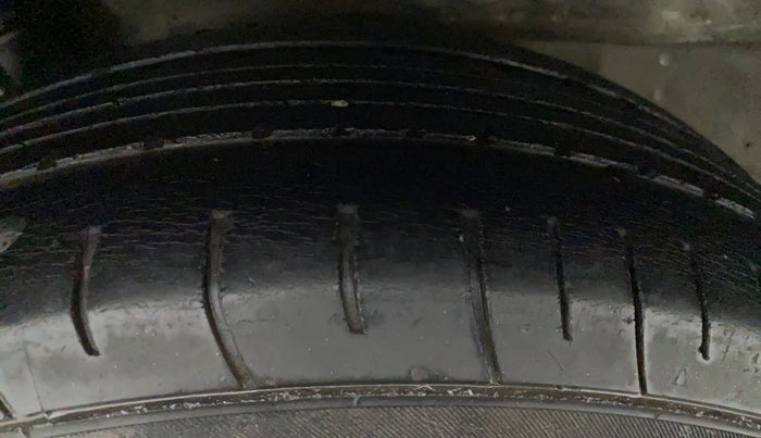 2013 Honda Brio S MT, Petrol, Manual, 35,921 km, Right Front Tyre Tread