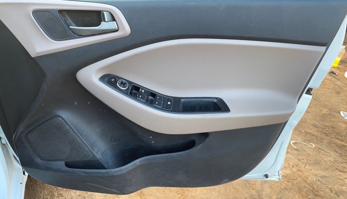 2017 Hyundai Elite i20 ASTA 1.2 (O), CNG, Manual, 1,39,563 km, Driver Side Door Panels Control