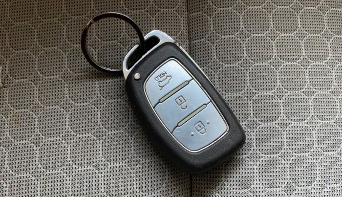 2017 Hyundai Elite i20 ASTA 1.2 (O), CNG, Manual, 1,39,563 km, Key Close Up