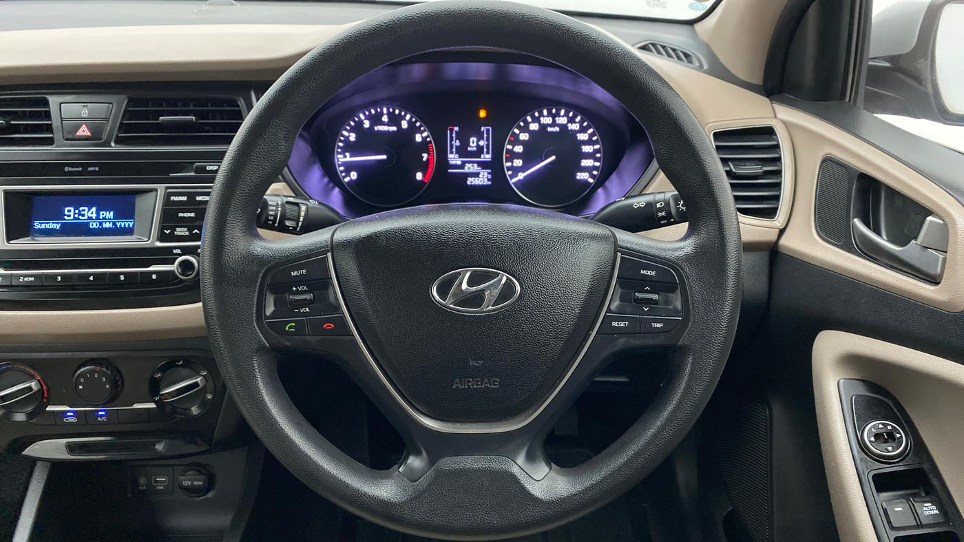 2017 Hyundai Elite i20 MAGNA 1.2, Petrol, Manual, 25,603 km, Steering Wheel Close Up