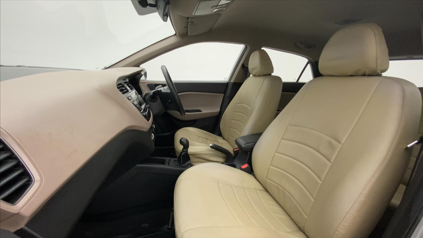 2017 Hyundai Elite i20 MAGNA 1.2, Petrol, Manual, 25,603 km, Right Side Front Door Cabin