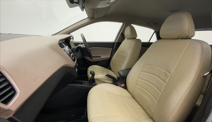 2017 Hyundai Elite i20 MAGNA 1.2, Petrol, Manual, 25,603 km, Right Side Front Door Cabin