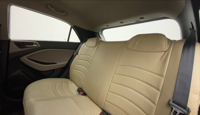 2017 Hyundai Elite i20 MAGNA 1.2, Petrol, Manual, 25,603 km, Right Side Rear Door Cabin