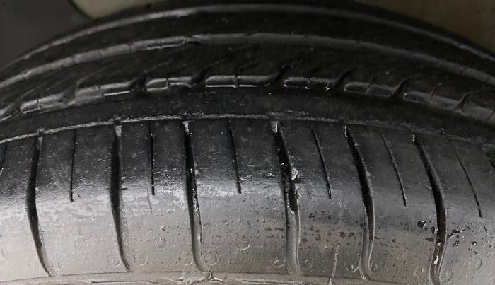 2017 Hyundai Elite i20 MAGNA 1.2, Petrol, Manual, 25,603 km, Left Front Tyre Tread