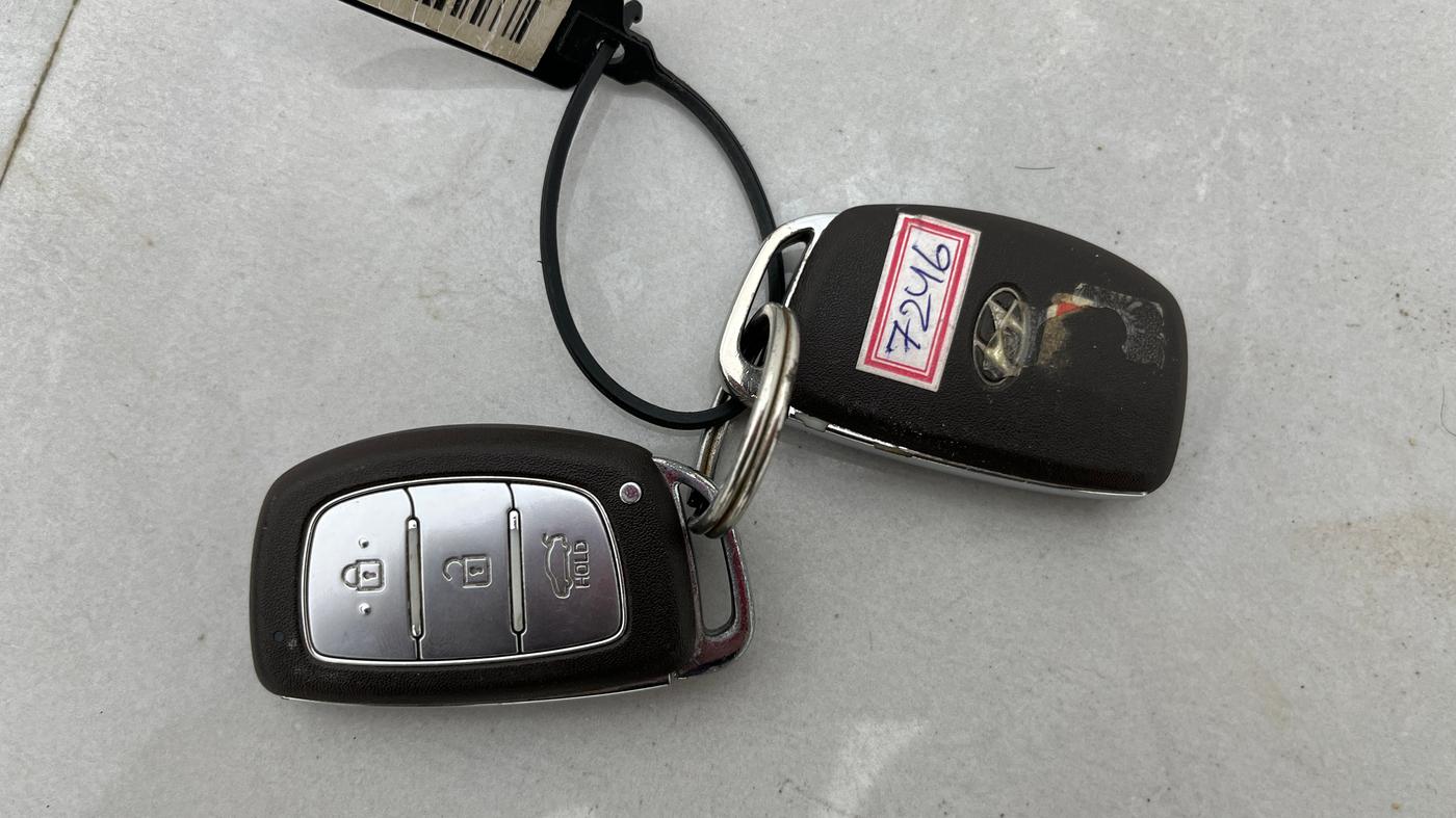 2014 Hyundai Xcent SX 1.2, Petrol, Manual, 83,787 km, Key Close Up