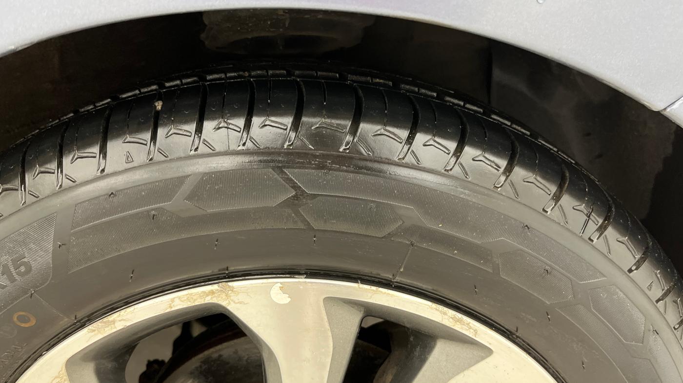 2014 Hyundai Xcent SX 1.2, Petrol, Manual, 83,787 km, Right Front Tyre Tread