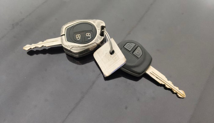 2015 Maruti Swift VXI, Petrol, Manual, 68,004 km, Key Close Up