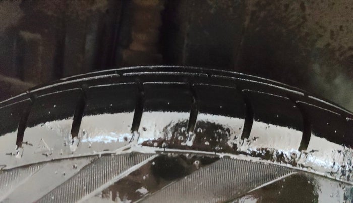 2015 Maruti Swift VXI, Petrol, Manual, 68,004 km, Right Rear Tyre Tread
