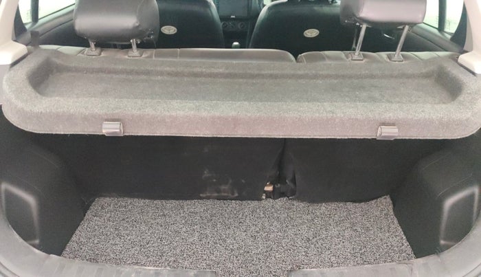 2015 Maruti Swift VXI, Petrol, Manual, 68,004 km, Boot Inside