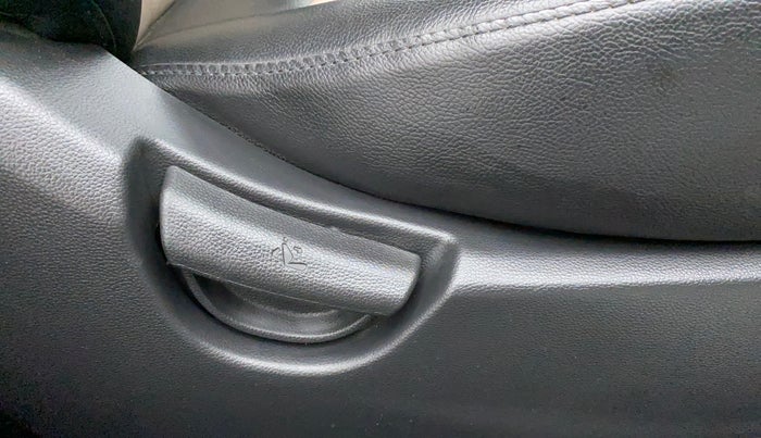 2017 Hyundai Grand i10 MAGNA AT 1.2 KAPPA VTVT, Petrol, Automatic, 21,368 km, Driver Side Adjustment Panel