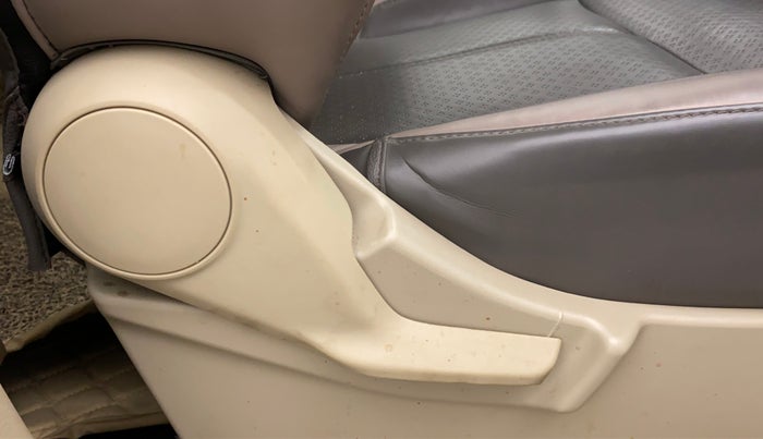 2022 Maruti Ertiga VXI CNG, CNG, Manual, 21,141 km, Driver Side Adjustment Panel