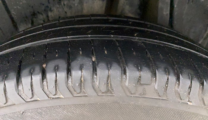 2022 Maruti Ertiga VXI CNG, CNG, Manual, 21,141 km, Left Rear Tyre Tread