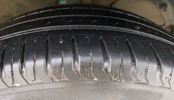 2022 Maruti Ertiga VXI CNG, CNG, Manual, 21,141 km, Right Front Tyre Tread