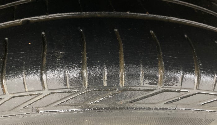 2018 Tata NEXON XZ PLUS DIESEL DUAL TONE, Diesel, Manual, 61,495 km, Right Rear Tyre Tread