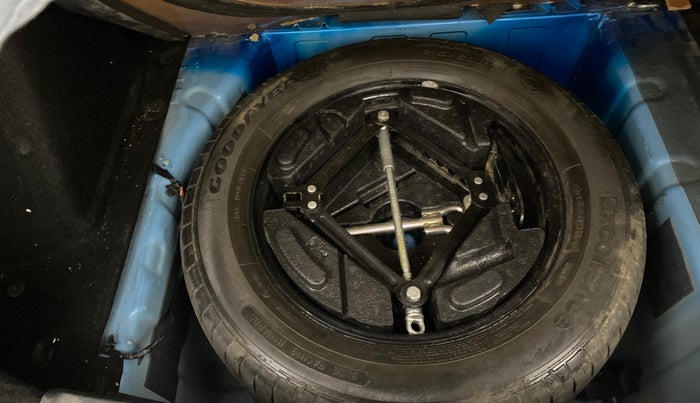 2018 Tata NEXON XZ PLUS DIESEL DUAL TONE, Diesel, Manual, 61,495 km, Spare Tyre