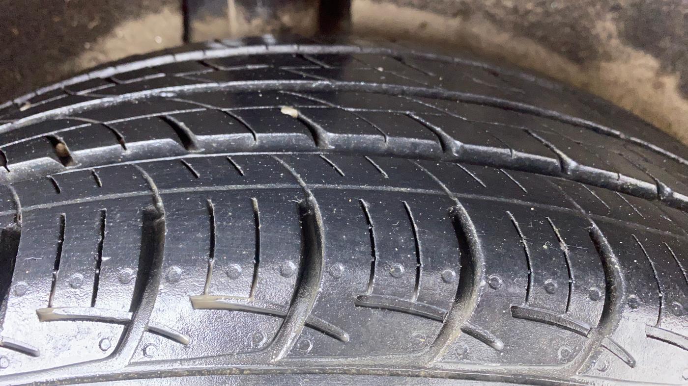 2018 Maruti Baleno DELTA PETROL 1.2, CNG, Manual, 27,538 km, Right Rear Tyre Tread