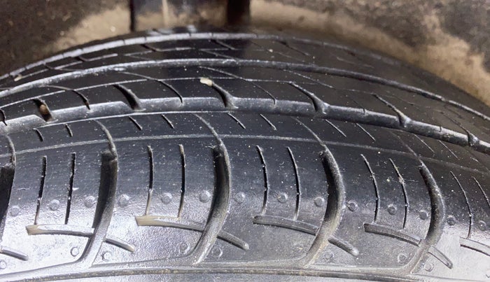 2018 Maruti Baleno DELTA PETROL 1.2, CNG, Manual, 27,538 km, Right Rear Tyre Tread