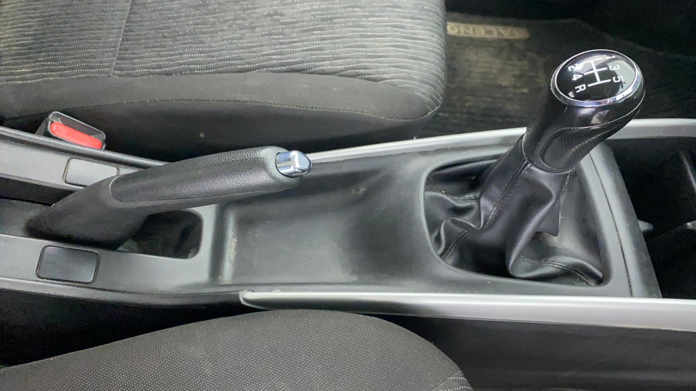 2018 Maruti Baleno DELTA PETROL 1.2, CNG, Manual, 27,538 km, Gear Lever