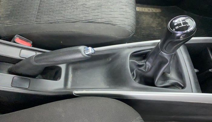 2018 Maruti Baleno DELTA PETROL 1.2, CNG, Manual, 27,538 km, Gear Lever