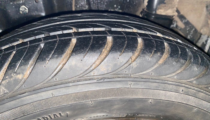 2014 Hyundai Eon MAGNA +, Petrol, Manual, 13,924 km, Left Rear Tyre Tread