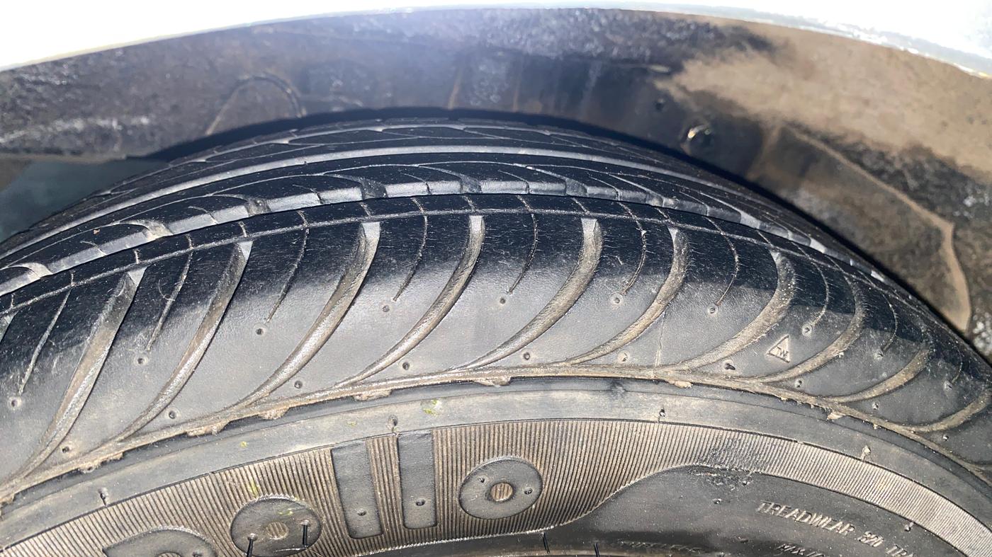 2014 Hyundai Eon MAGNA +, Petrol, Manual, 14,123 km, Right Rear Tyre Tread