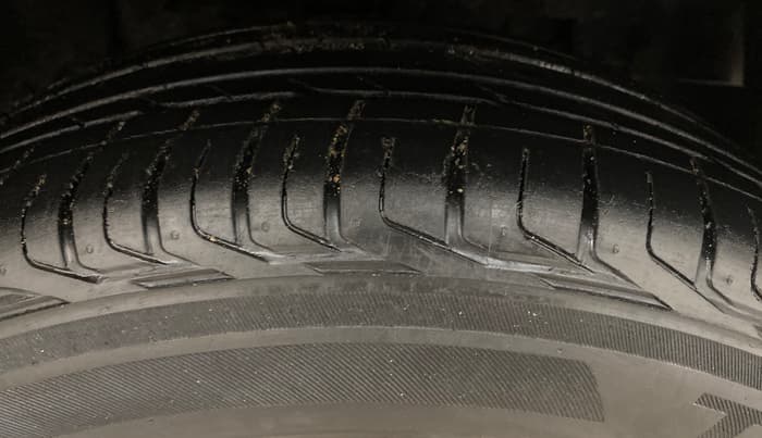 2018 Tata NEXON XZA PLUS DIESEL, Diesel, Automatic, 1,11,470 km, Right Front Tyre Tread