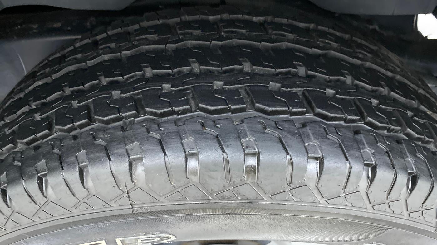2021 Mahindra Thar LX  P 4WD AT CONVERTIBLE, Petrol, Automatic, 21,143 km, Left Rear Tyre Tread