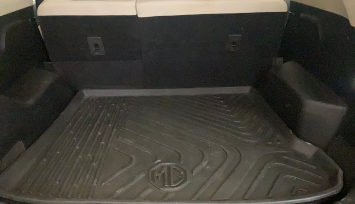 2023 MG HECTOR SHARP PRO 1.5 TURBO MT PETROL, Petrol, Manual, 39,333 km, Boot Inside