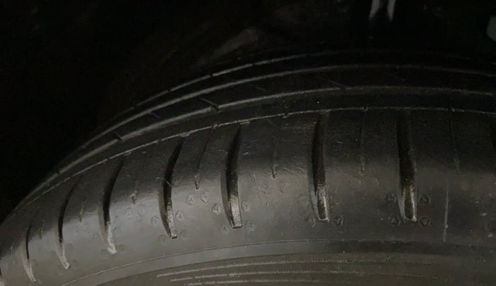 2023 MG HECTOR SHARP PRO 1.5 TURBO MT PETROL, Petrol, Manual, 39,333 km, Right Front Tyre Tread