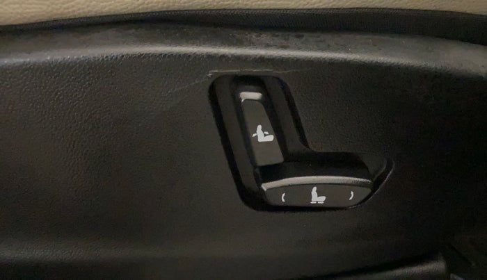 2023 MG HECTOR SHARP PRO 1.5 TURBO MT PETROL, Petrol, Manual, 39,333 km, Driver Side Adjustment Panel