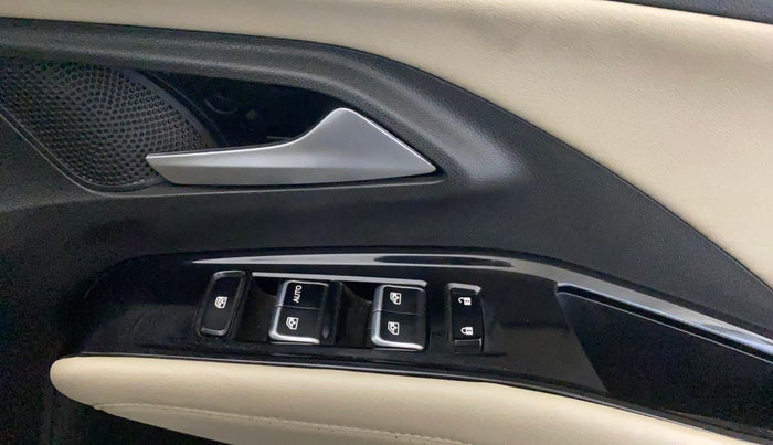 2023 MG HECTOR SHARP PRO 1.5 TURBO MT PETROL, Petrol, Manual, 39,333 km, Driver Side Door Panels Control