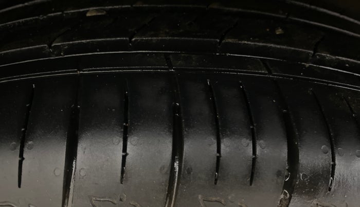 2023 Mahindra XUV700 AX 5 P AT 5 STR, Petrol, Automatic, 21,340 km, Right Rear Tyre Tread