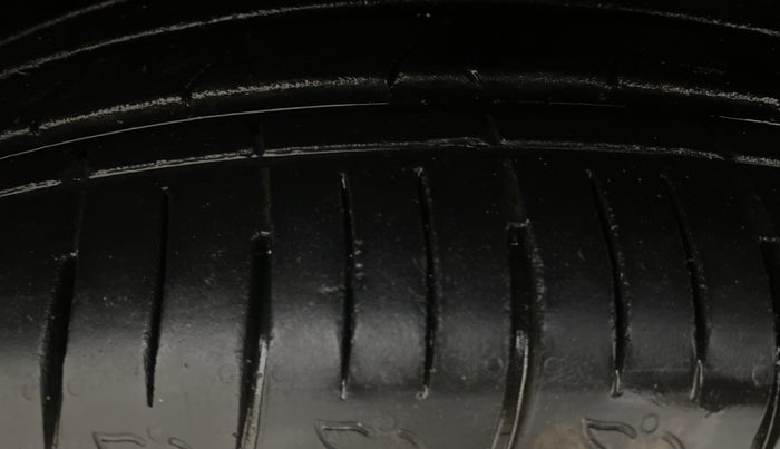 2023 Mahindra XUV700 AX 5 P AT 5 STR, Petrol, Automatic, 21,340 km, Left Front Tyre Tread