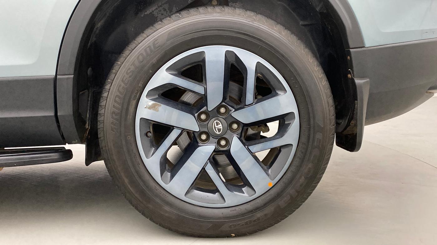 2021 Tata Safari XZA+  KRYOTEC, Diesel, Automatic, 16,784 km, Left Rear Wheel