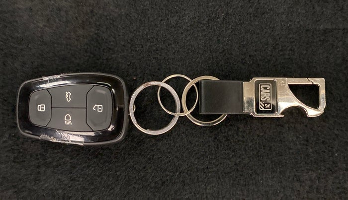 2021 Tata Safari XZA+  KRYOTEC, Diesel, Automatic, 16,784 km, Key Close Up