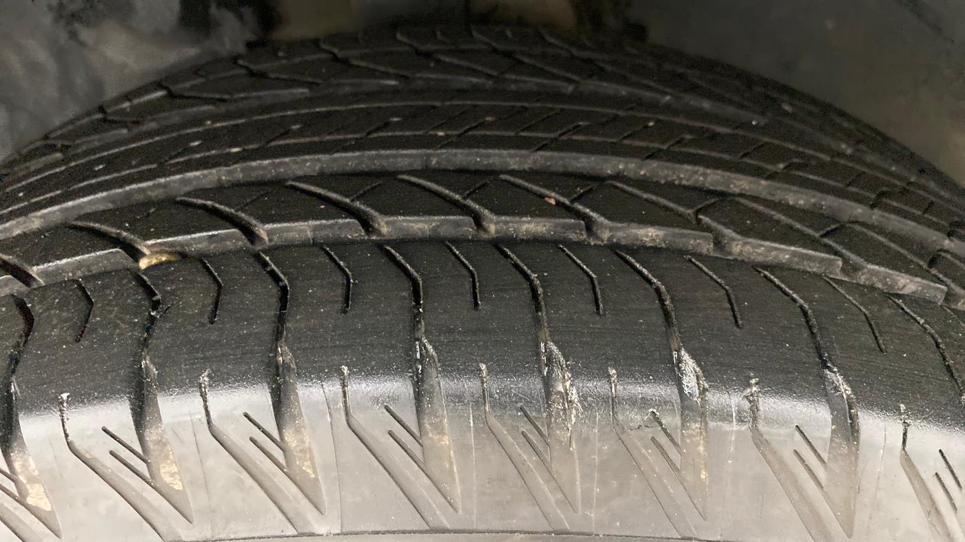 2021 Tata Safari XZA+  KRYOTEC, Diesel, Automatic, 16,784 km, Left Front Tyre Tread