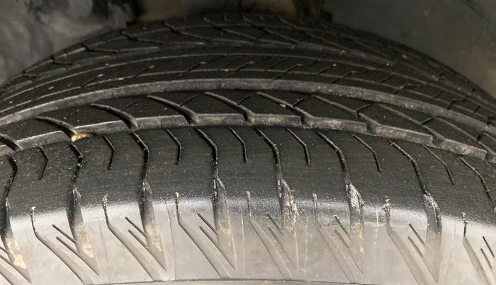2021 Tata Safari XZA+  KRYOTEC, Diesel, Automatic, 16,784 km, Left Front Tyre Tread