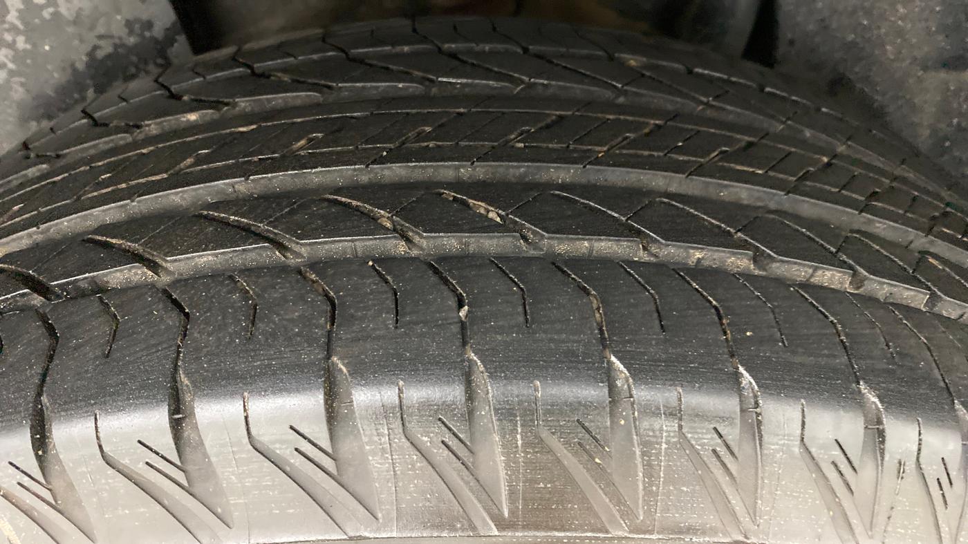 2021 Tata Safari XZA+  KRYOTEC, Diesel, Automatic, 16,784 km, Right Rear Tyre Tread