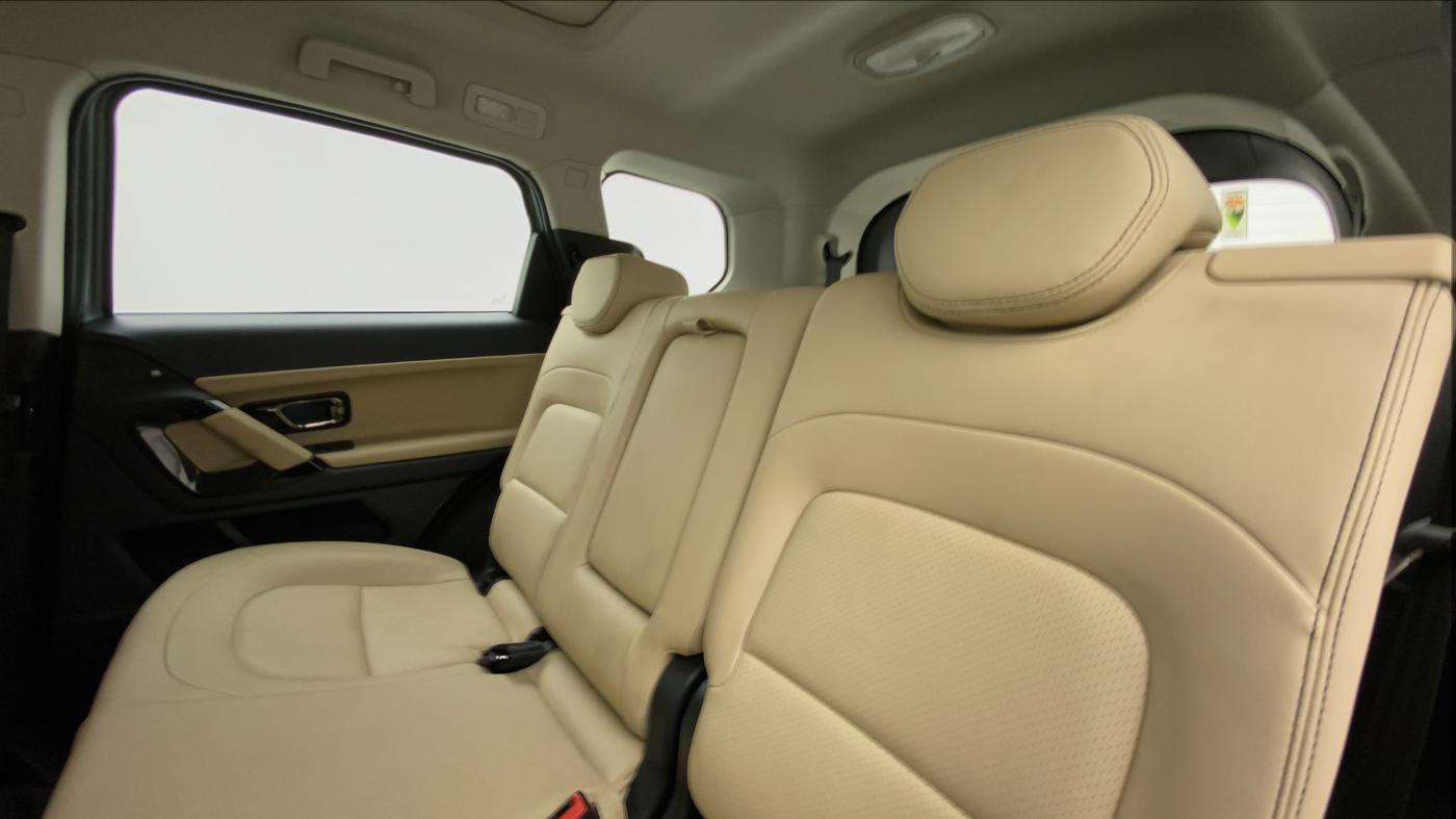 2021 Tata Safari XZA+  KRYOTEC, Diesel, Automatic, 16,784 km, Right Side Rear Door Cabin