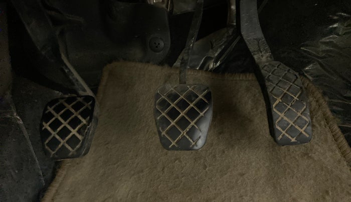 2014 Skoda Rapid 1.6 TDI MT AMBITION PLUS, Diesel, Manual, 68,027 km, Pedals