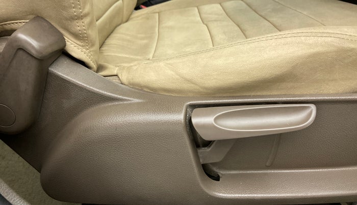 2014 Skoda Rapid 1.6 TDI MT AMBITION PLUS, Diesel, Manual, 68,027 km, Driver Side Adjustment Panel