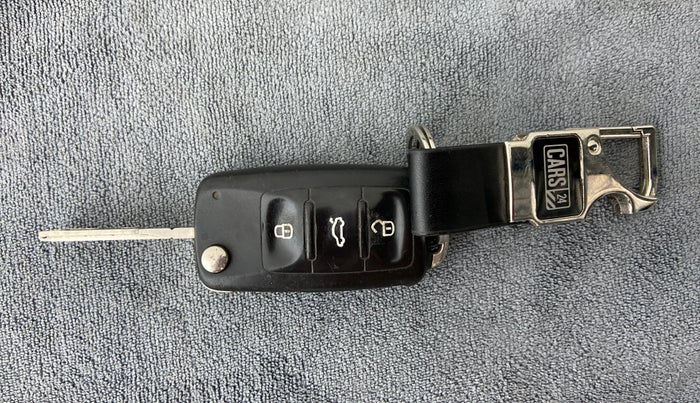 2014 Skoda Rapid 1.6 TDI MT AMBITION PLUS, Diesel, Manual, 68,027 km, Key Close Up